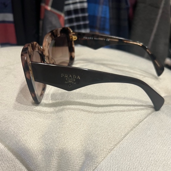 PRADA sunglasses, authentic, tortoise, gently worn, excellent condition, no case - Picture 3 of 3
